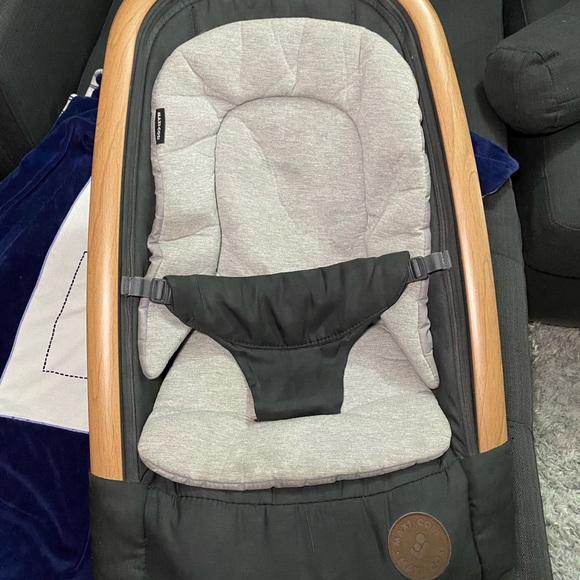 Chicco Gray Baby Rocker - Picture 2 of 4